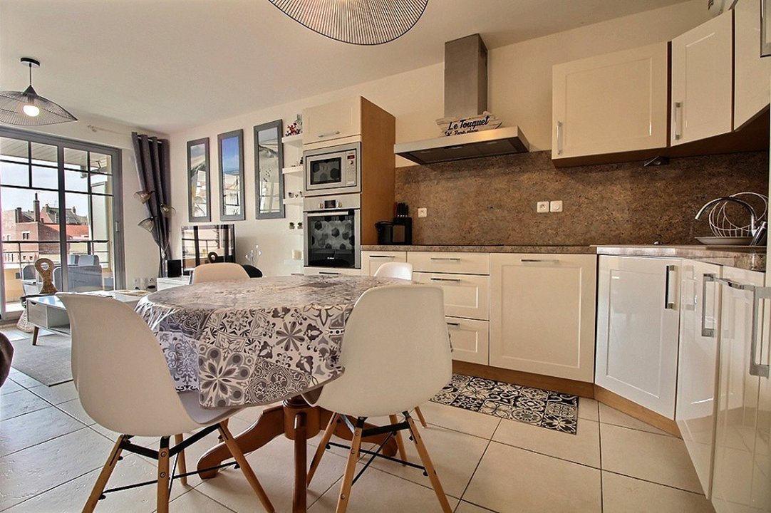 /picture/helios/116252002/QUEENVICT E21/4_2025-12-23CET00h00-13.jpg